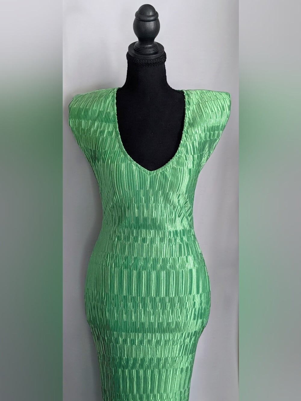 NWT ASTR the Label Nyah Green Ruched Velvet Midi Dress S